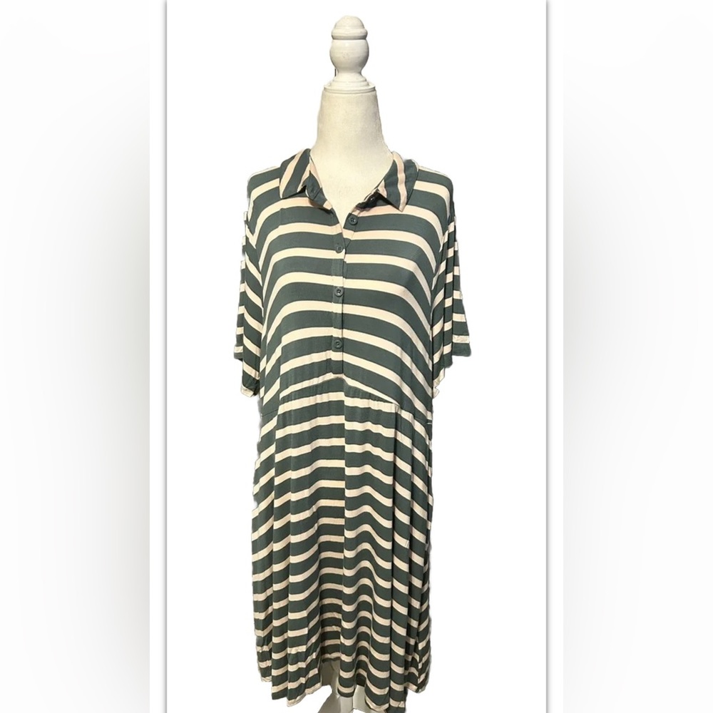 Torrid Plus Super Soft Knit Dress Strips Button Front Side Pockets Sz 3